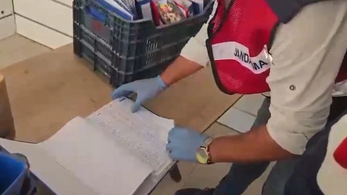 Antalya'da Alihan Kuriş soruşturmasında 37 klasör ele geçirildi