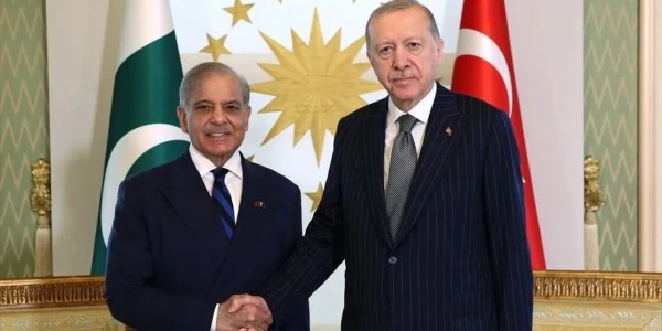 Pakistan Başbakanı Şahbaz Şerif'ten Erdoğan'a övgü: Çelikten duvar gibi