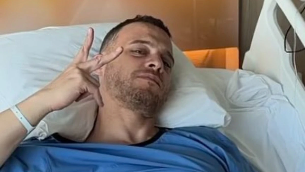Kerem Bürsin ameliyat oldu: Hastane odasından fotoğraf paylaştı