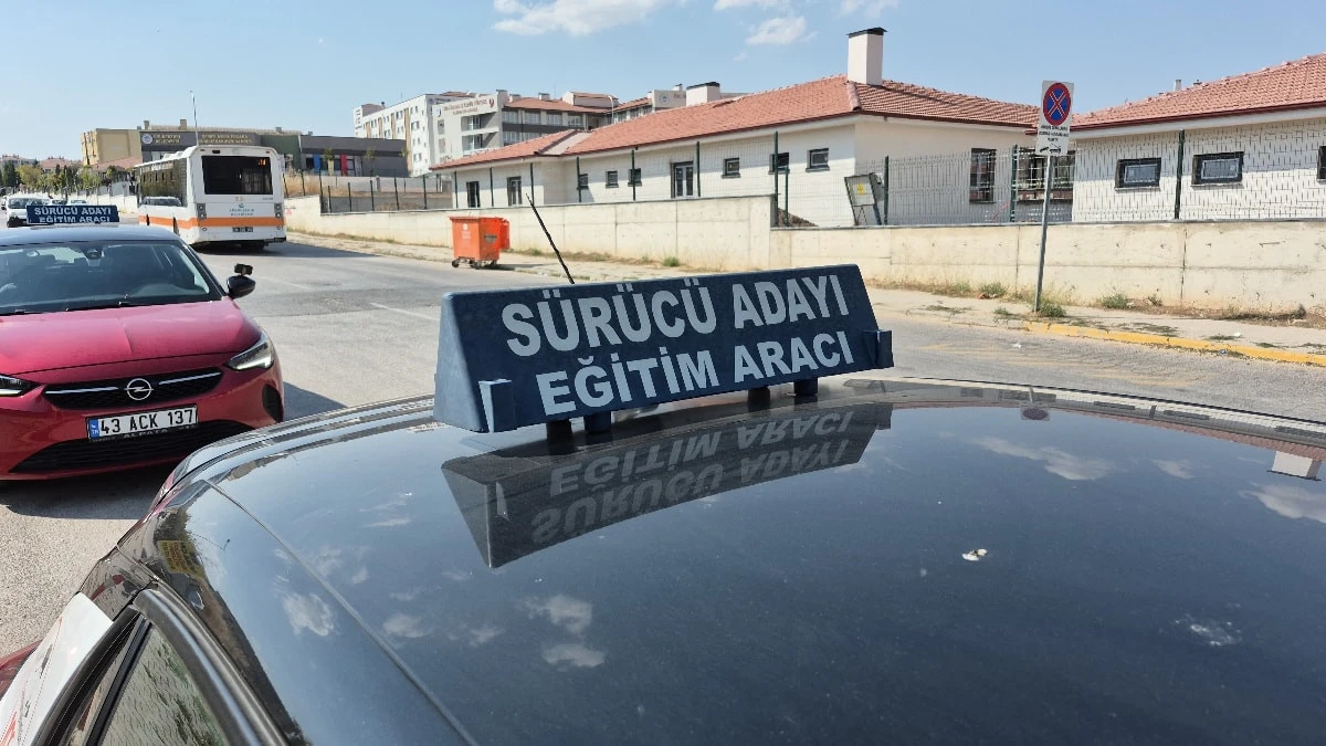 Ehliyet sınavlarında sabit parkur sona eriyor, serbest başlıyor