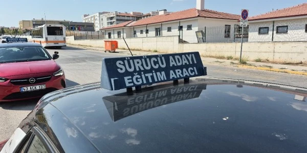 Ehliyet sınavlarında sabit parkur sona eriyor, serbest başlıyor