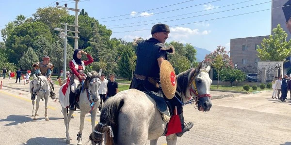 Osmaniye'de atların kuyrukları bağlandı: Terörsüz Türkiye mesajı