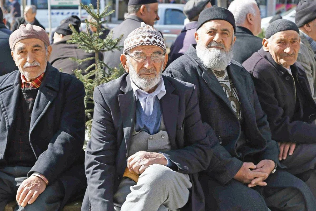 Emeklilere seçim öncesi bir defaya mahsus yüksek zam hazırlanıyor