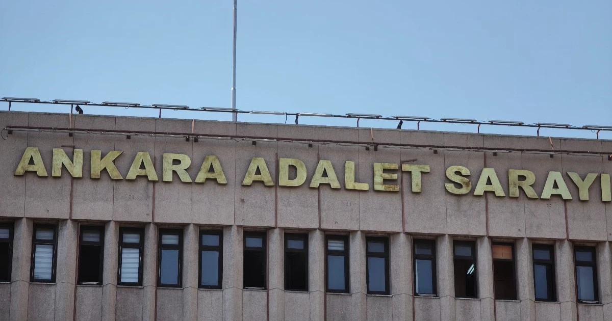 Eski Bakan İdris Naim Şahin'e yurt dışı çıkışı yasağı getirildi