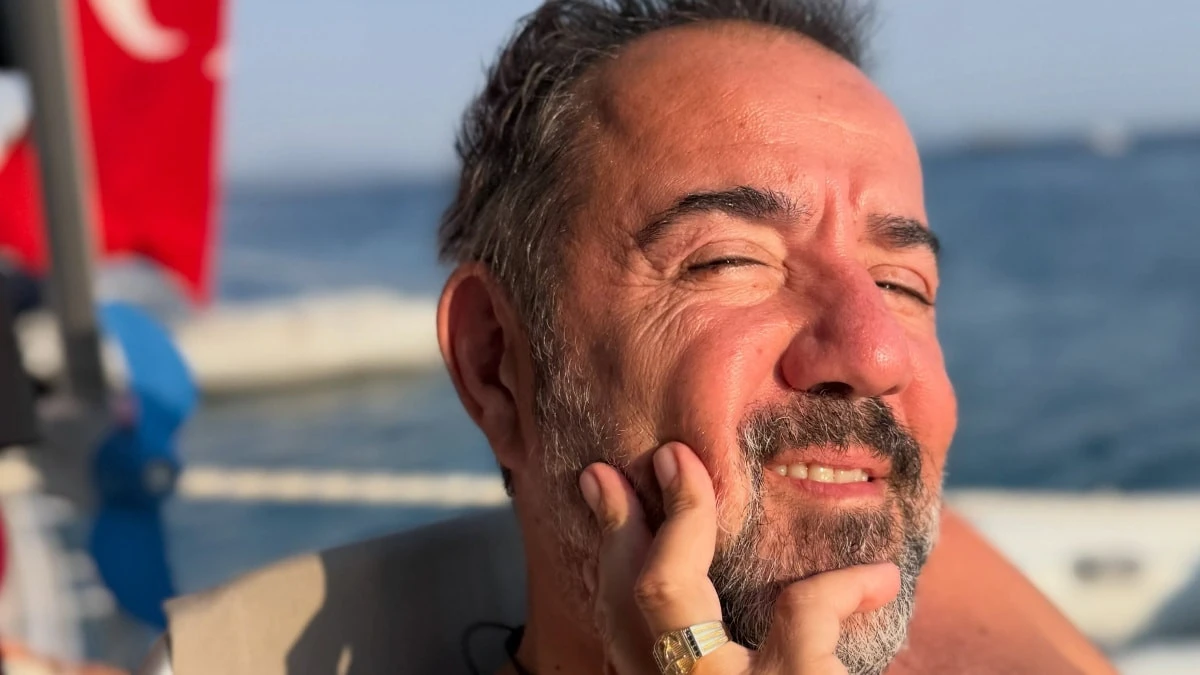 Ata Demirer'den Urla'da yeni aşk karesi: 'Bir yaz daha' paylaşımı