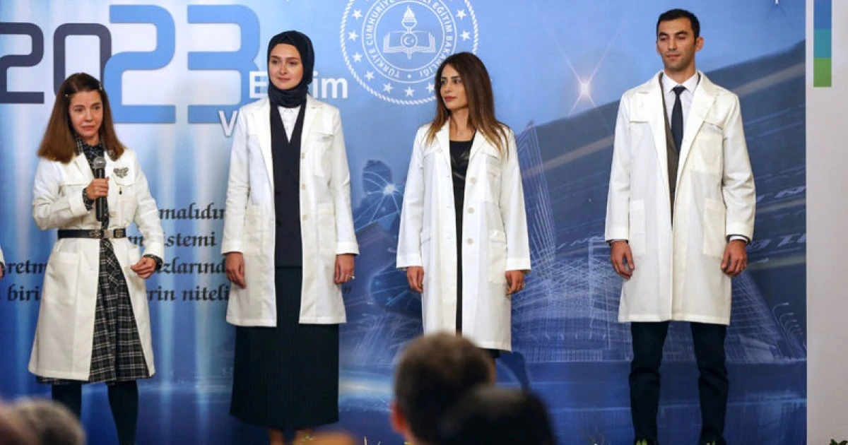 Öğretmen önlüğü standartları belirlendi: Resmi kılavuz yayımlandı