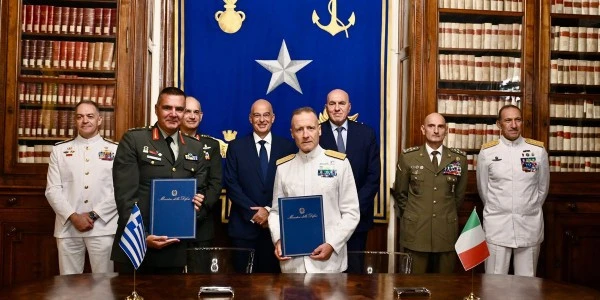 Yunanistan İtalya'dan iki Bergamini fırkateyni alacak