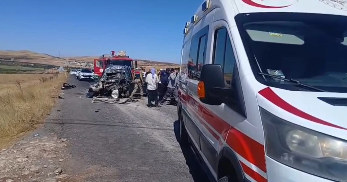 Şanlıurfa'da korkunç kaza: Hafif ticari kamyona çarptı, 4 ölü