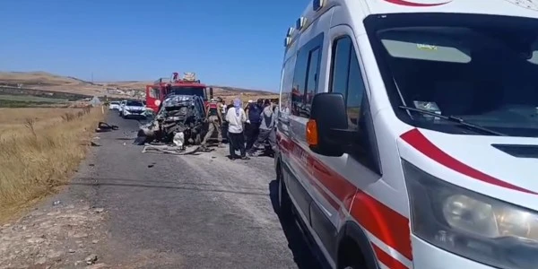 Şanlıurfa'da korkunç kaza: Hafif ticari kamyona çarptı, 4 ölü