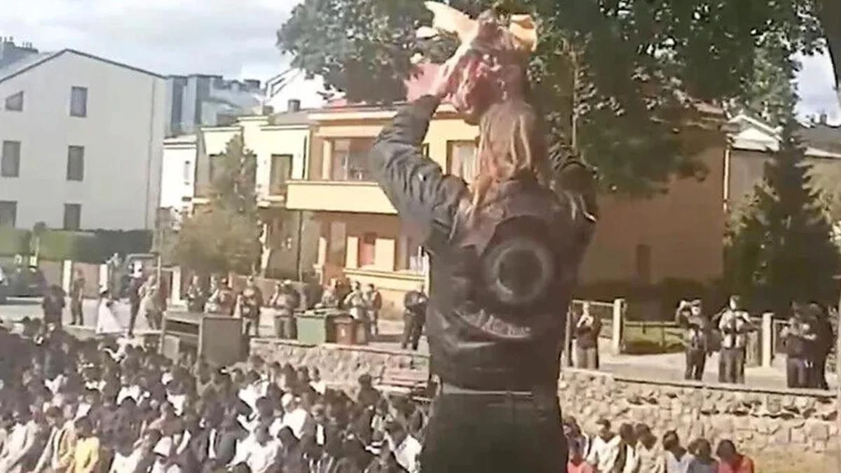 Kaunas'ta motosikletçilerden cami önünde domuz başı provokasyonu