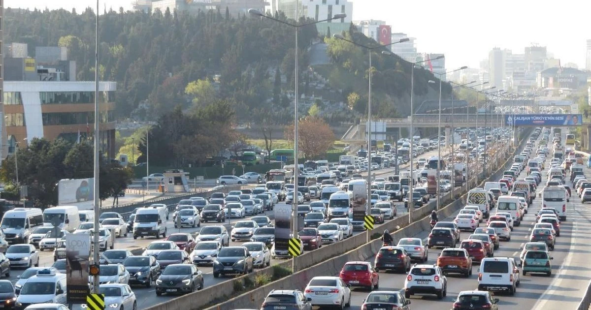 Küçükçekmece D-100’de 12 günlük çalışma: Trafik yan yola verilecek
