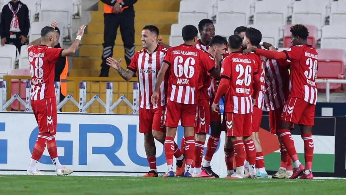 Sivasspor, iç sahadaki ilk galibiyetini Pendikspor karşısında aldı