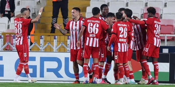 Sivasspor, iç sahadaki ilk galibiyetini Pendikspor karşısında aldı