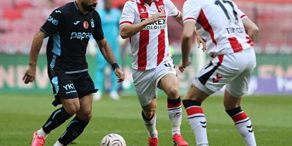 Karadeniz derbisinde Trabzonspor’dan üç gol ve kırmızı kart