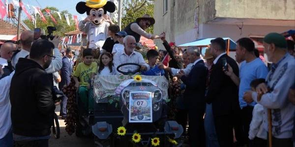 Kocaeli’de süslenen patpatlar festival konvoyunda renk kattı