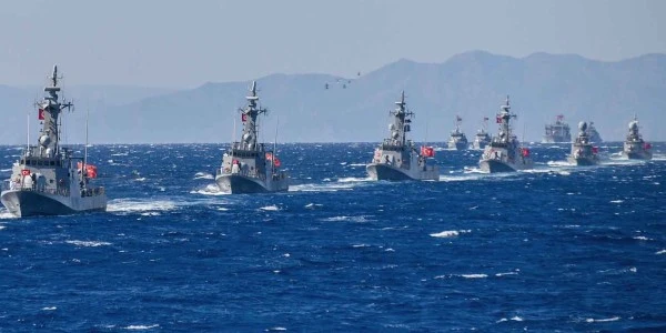 MSB'den donanmanın seyir düzenini gösteren günün fotoğrafı