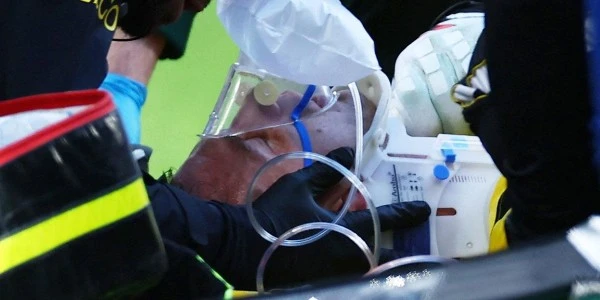Everton-Chelsea maçında Martinez sedyeyle oyundan çıkarıldı