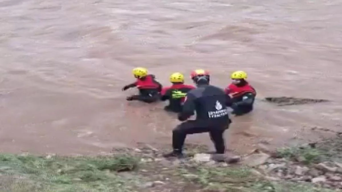 Gebze'de sele kapılan cipte kayıp iki kişiden biri Pendik'te bulundu