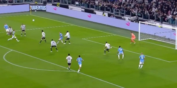 Lazio, Juventus'u deplasmanda 3-0 yenerek puanını 19'a çıkardı