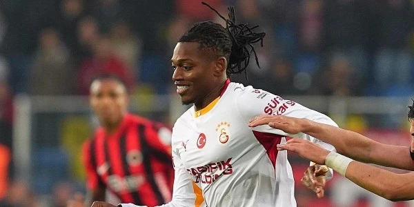 Leao'nun Fenerbahçe derbisinde oynama ihtimali düşük görünüyor