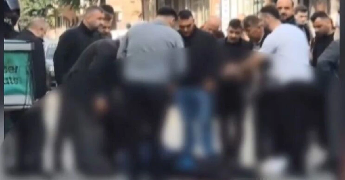 Eşine tavuk satan kasabı sokak ortasında bıçaklayarak öldürdü