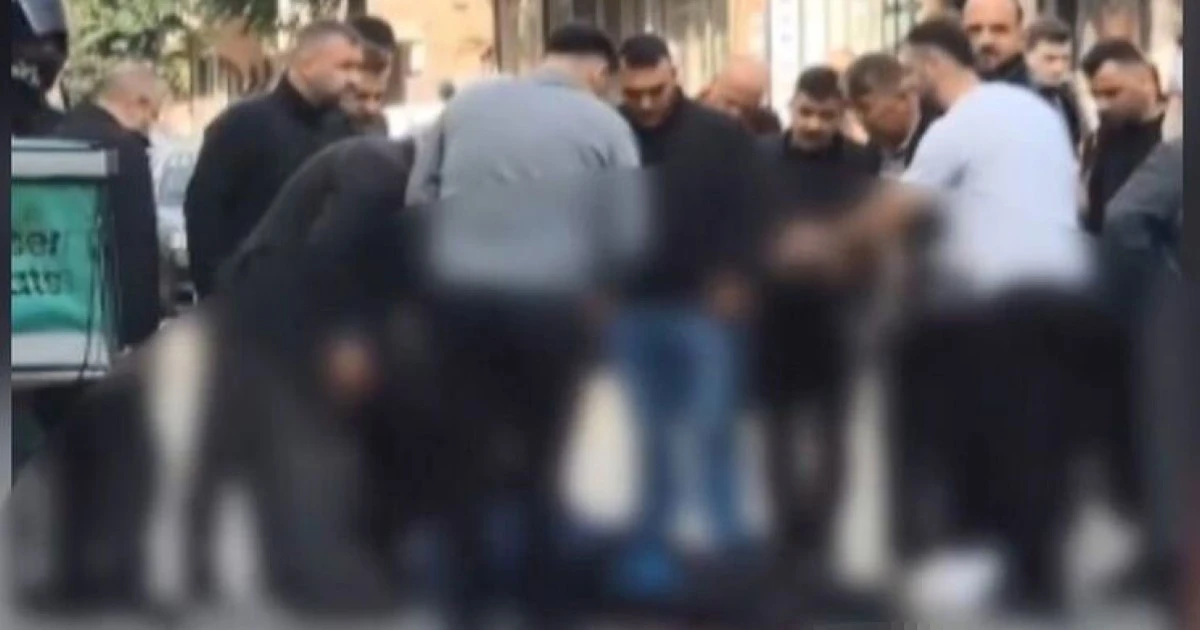 Eşine tavuk satan kasabı sokak ortasında bıçaklayarak öldürdü