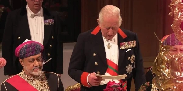 44 yıl sonra gelen ziyarette Kral Charles hadisi Arapça okudu