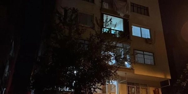 Mersin'de zeminde çökme yaşanan 3 katlı bina tahliye edildi