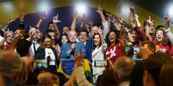 Lula ikinci turda kazandı: “Brezilya kimsenin arka bahçesi değil”