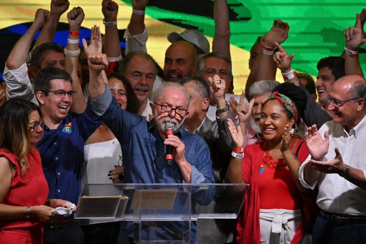 Brezilya’da Lula, Bolsonaro’yu 4 milyondan fazla oyla yendi