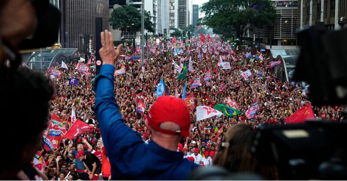 Lula, ilk turdaki farkı kapatıp Brezilya’da yeniden kazandı