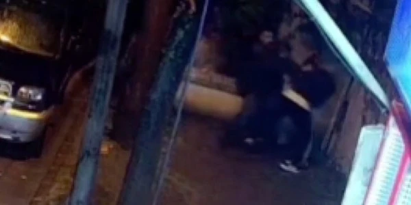Avcılar’da eski arkadaşların bıçaklı kavgası: 1 ölü, 2 yaralı