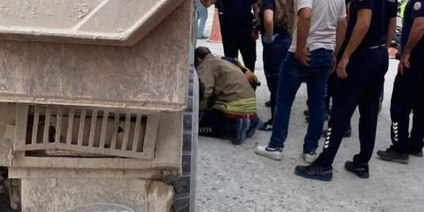 Hatay'da kamyonun altında kalan motosiklet sürücüsü öldü