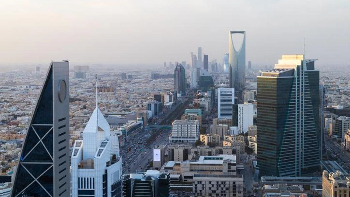 Riyad’da alarm sonrası 4 patlama sesi: 2 füze imha edildi