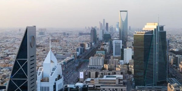 Riyad’da alarm sonrası 4 patlama sesi: 2 füze imha edildi