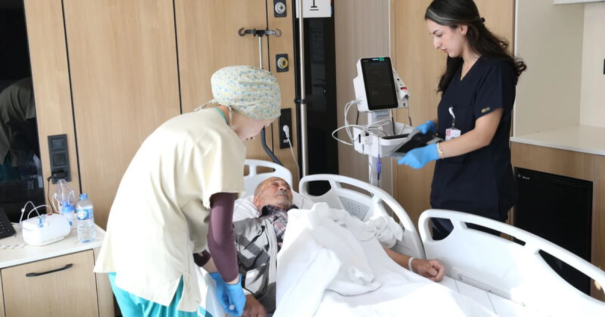 Akalazya nedeniyle 5,5 yıl sonra yeniden katı gıda yiyebildi