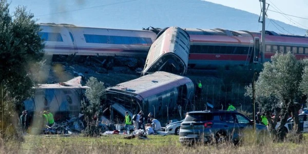 İspanya'da iki hızlı tren çarpıştı: 68 kişi hayatını kaybetti