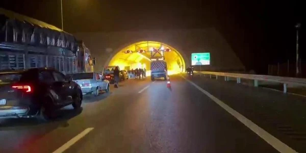 Kuzey Marmara Otoyolu’nda tünelde TIR yangını söndürüldü